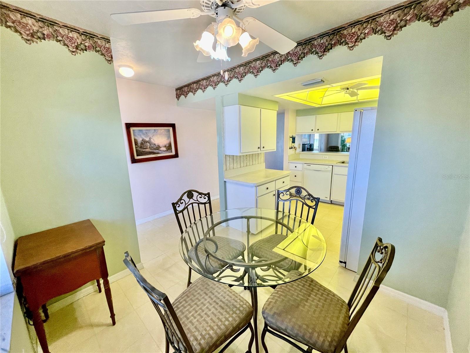 NORTH SHORE/KINGSWAY UNIT #1401 OR 548/2 - Residential