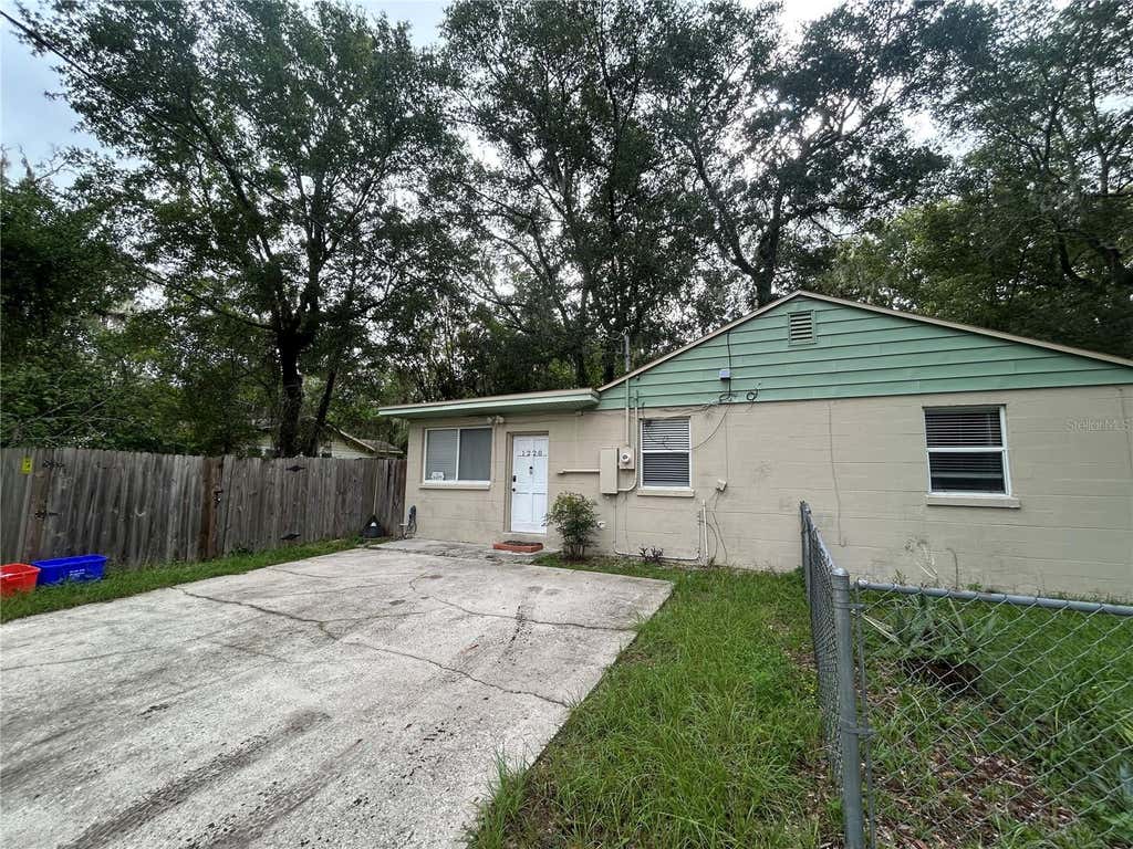 Photo of 1220 NW 31 Avenue, Gainesville, FL 32609 (MLS # GC542605)