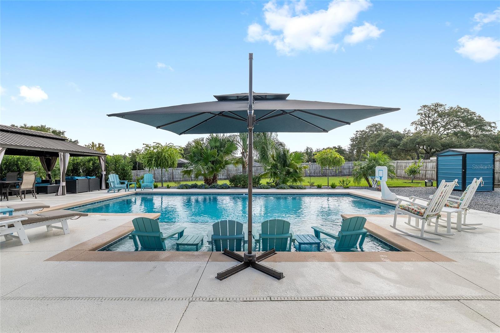 SMITH LAKE ESTATE - Residential