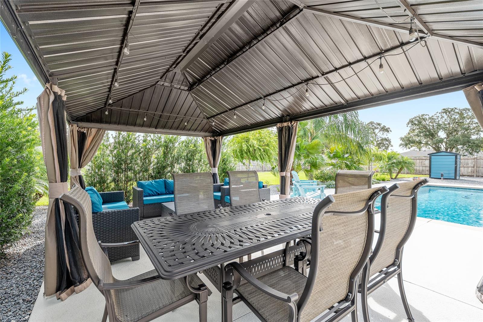 SMITH LAKE ESTATE - Residential