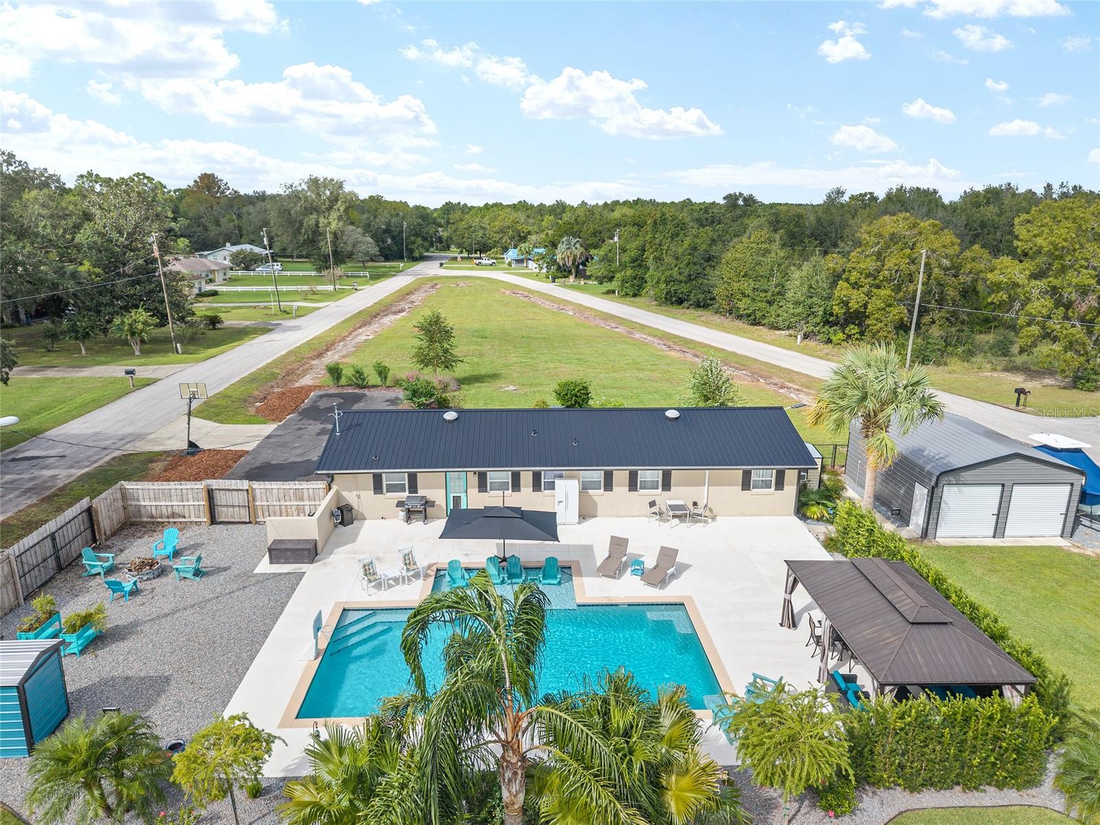 SMITH LAKE ESTATE - Residential