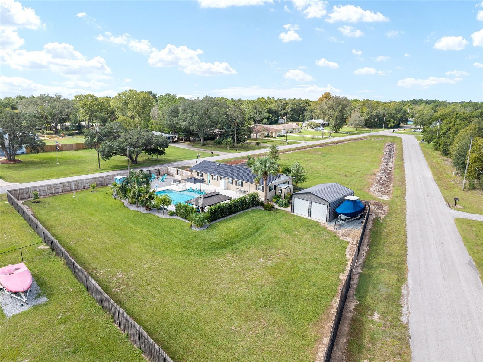 SMITH LAKE ESTATE - Residential