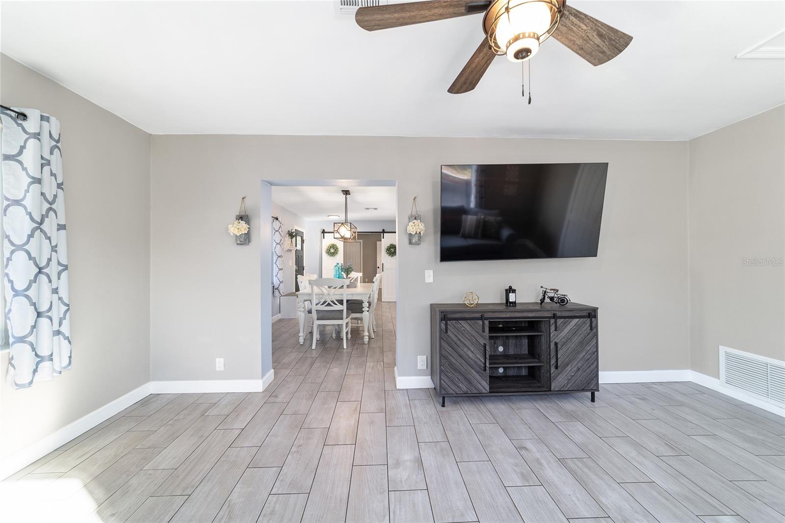 SMITH LAKE ESTATE - Residential