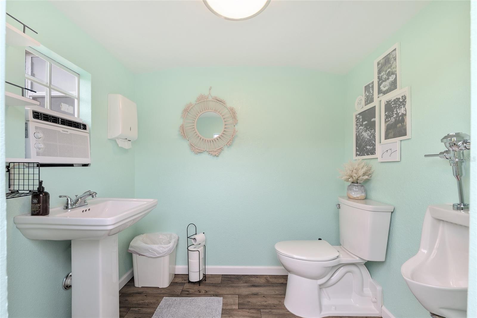 SMITH LAKE ESTATE - Residential