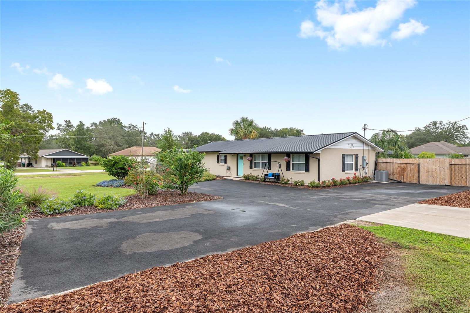 SMITH LAKE ESTATE - Residential