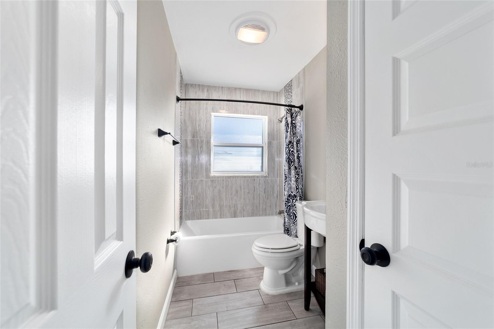 SMITH LAKE ESTATE - Residential