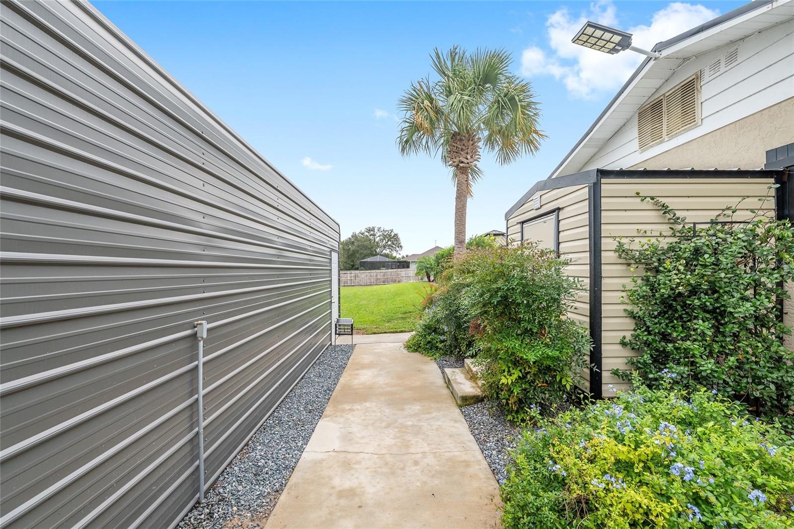 SMITH LAKE ESTATE - Residential