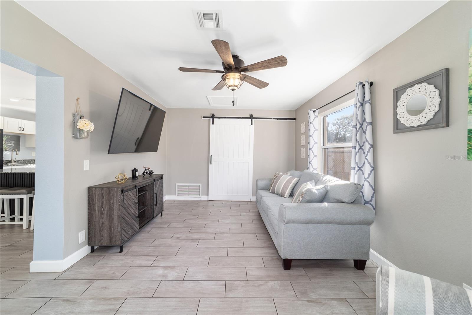 SMITH LAKE ESTATE - Residential