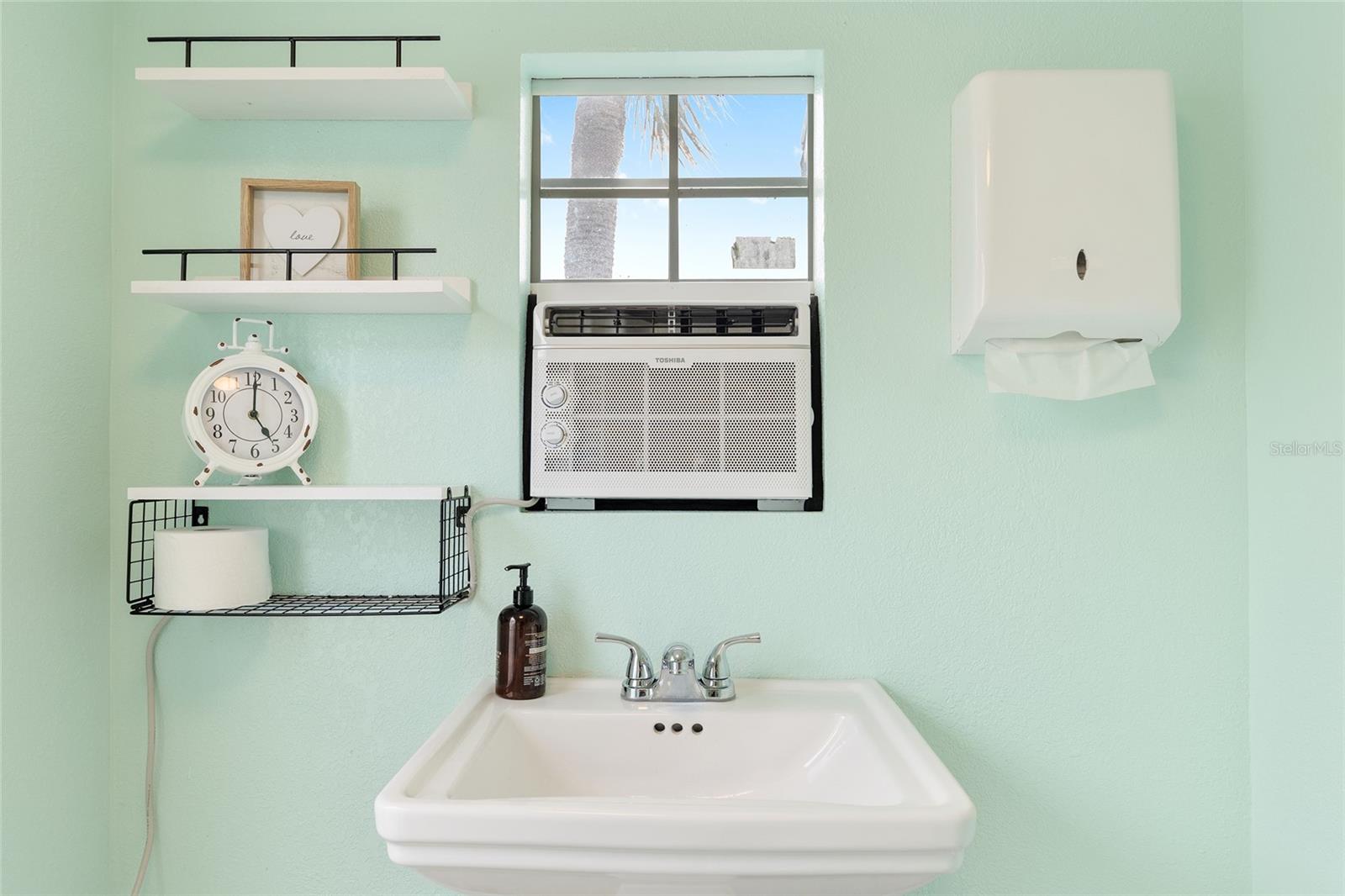 SMITH LAKE ESTATE - Residential