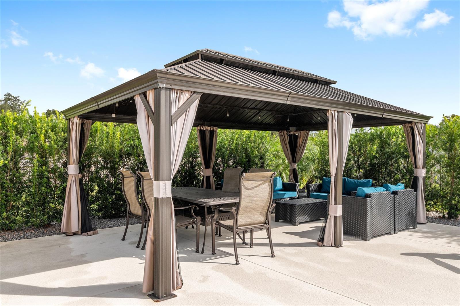 SMITH LAKE ESTATE - Residential