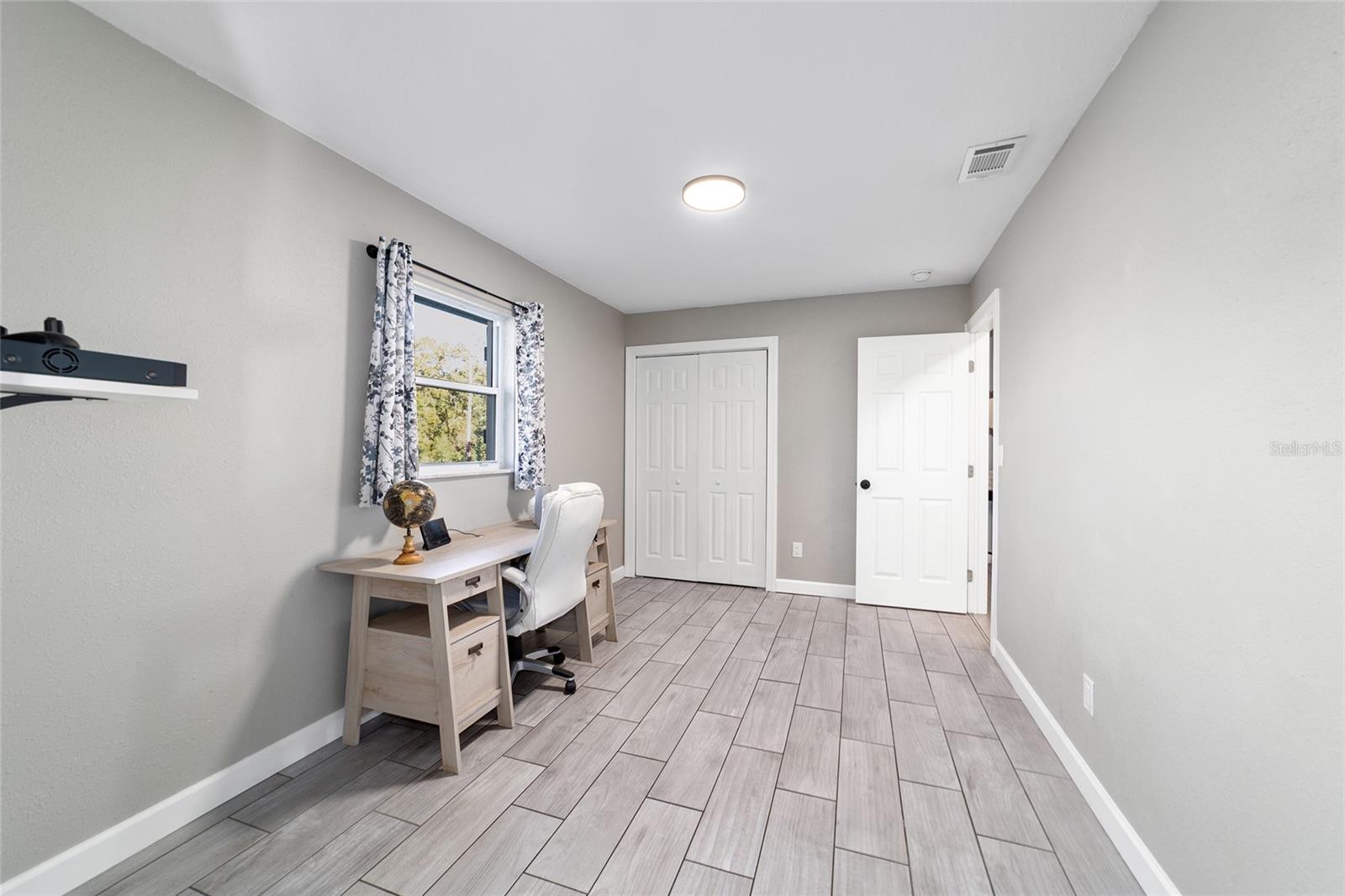 SMITH LAKE ESTATE - Residential