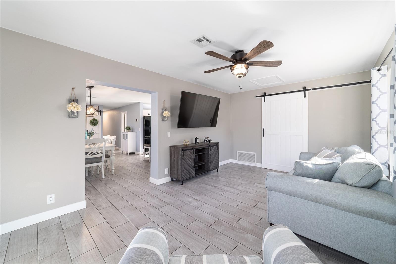 SMITH LAKE ESTATE - Residential