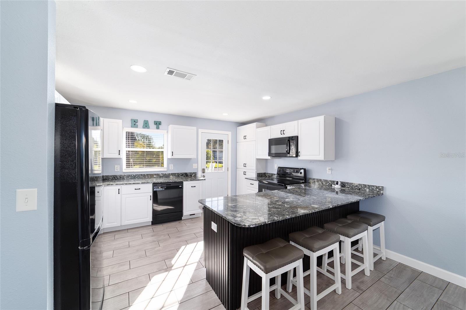 SMITH LAKE ESTATE - Residential