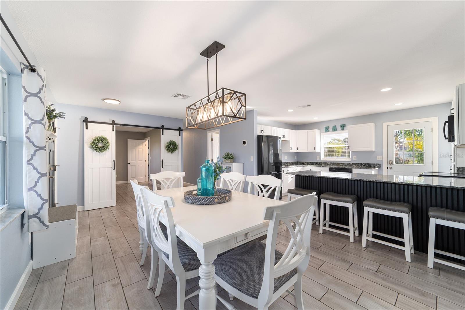 SMITH LAKE ESTATE - Residential