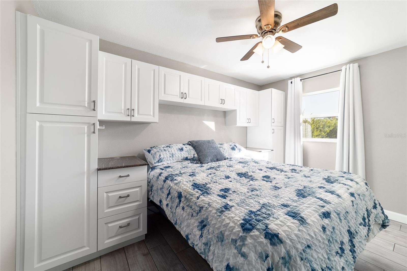 SMITH LAKE ESTATE - Residential