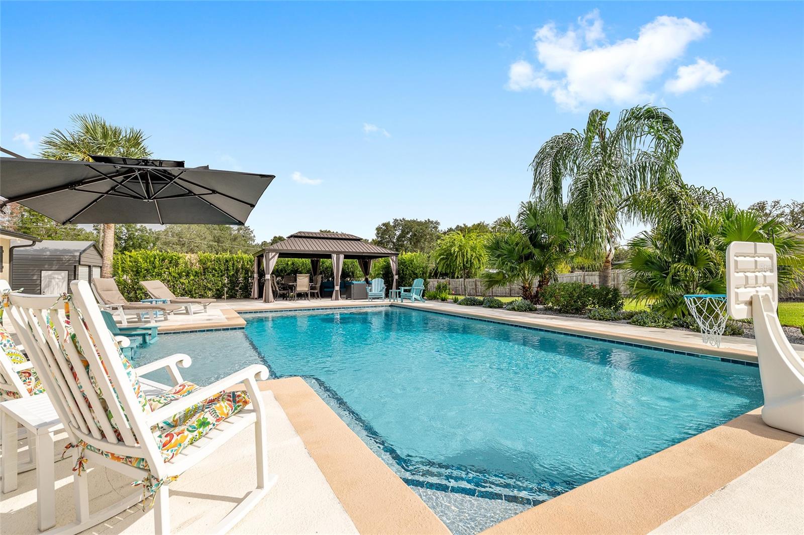 SMITH LAKE ESTATE - Residential