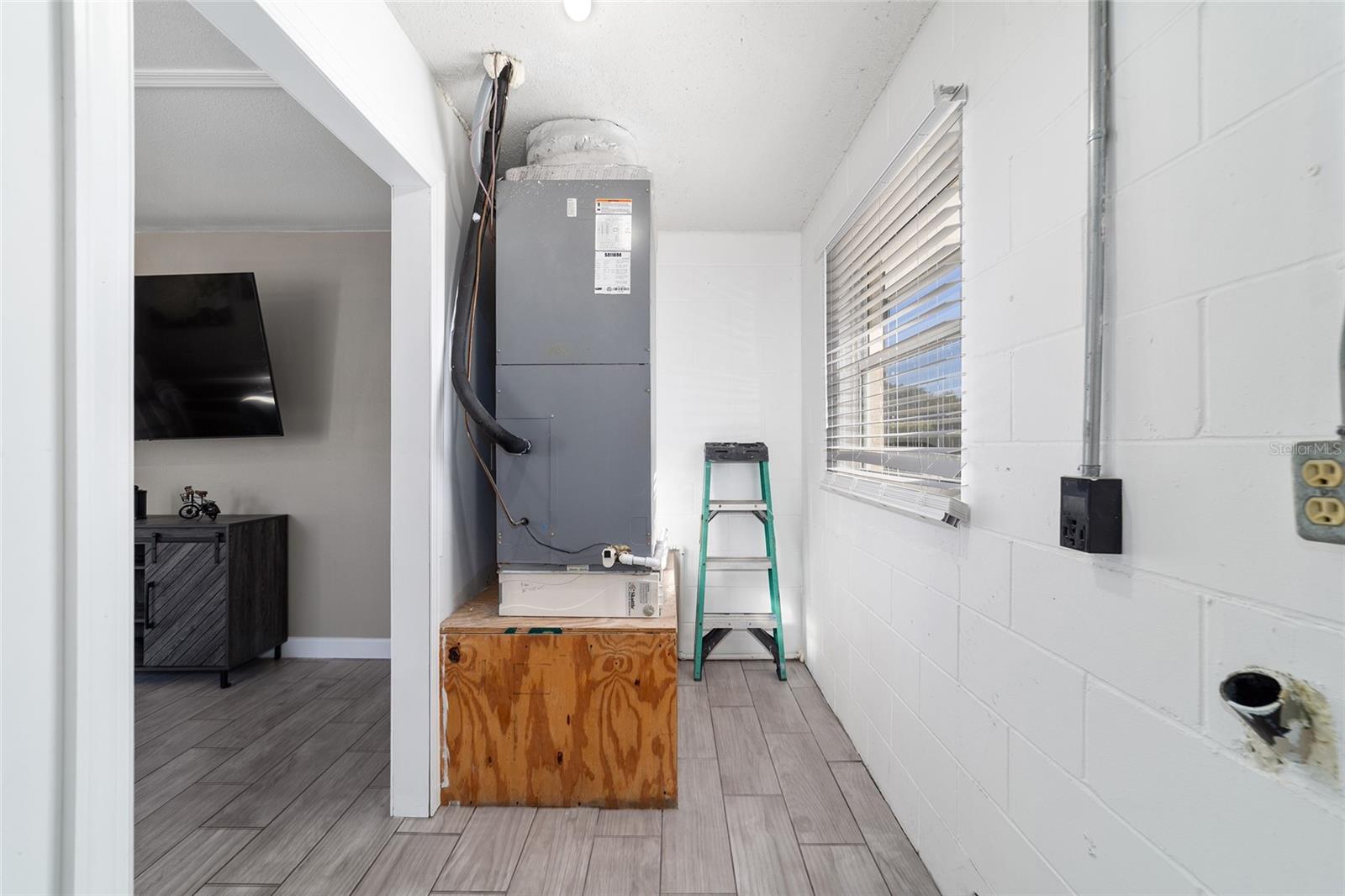 SMITH LAKE ESTATE - Residential