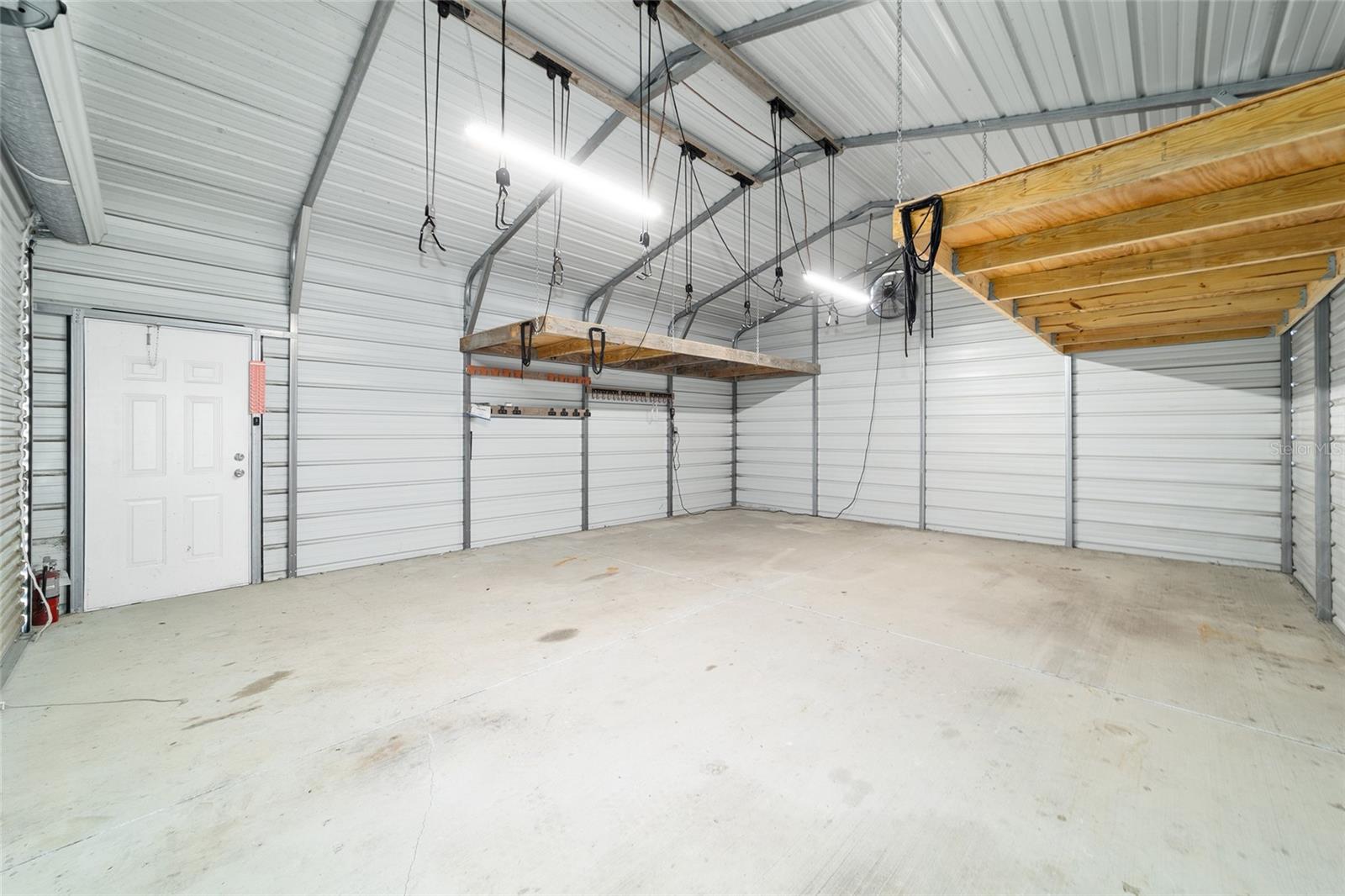 SMITH LAKE ESTATE - Residential