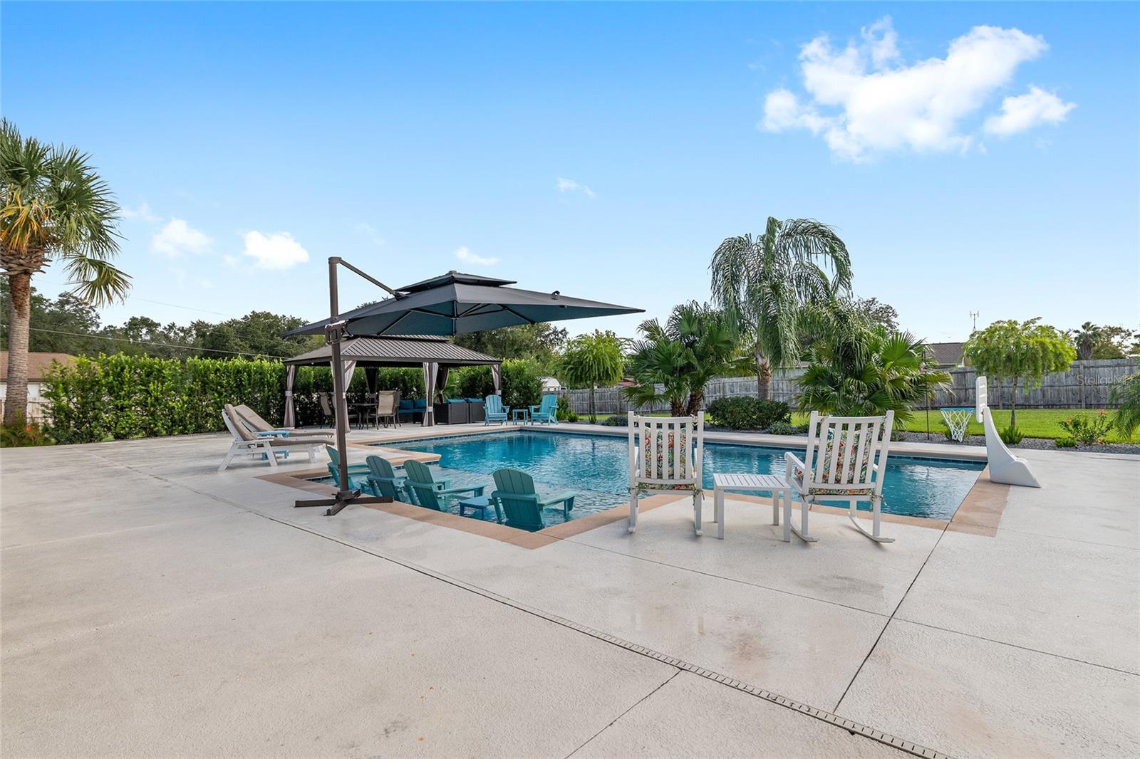 SMITH LAKE ESTATE - Residential