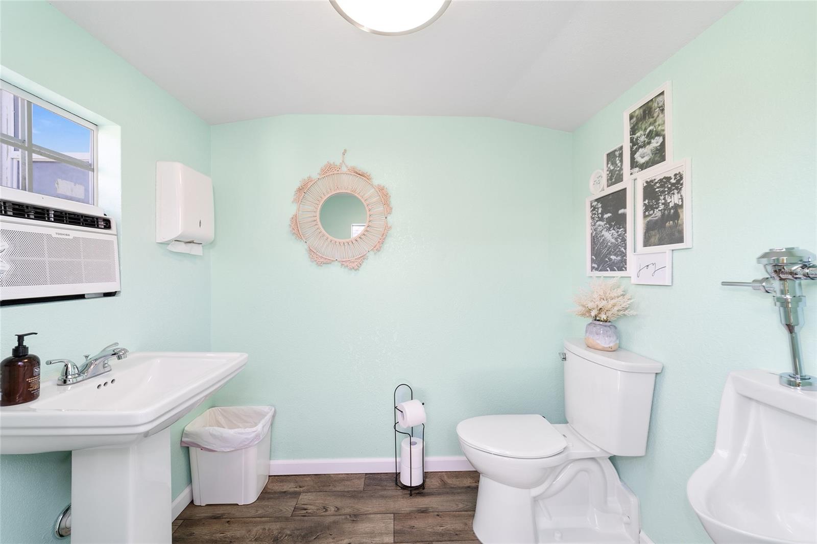 SMITH LAKE ESTATE - Residential