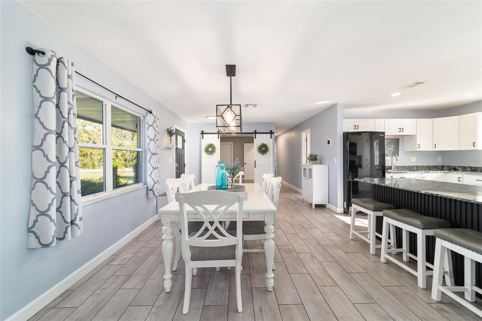 SMITH LAKE ESTATE - Residential