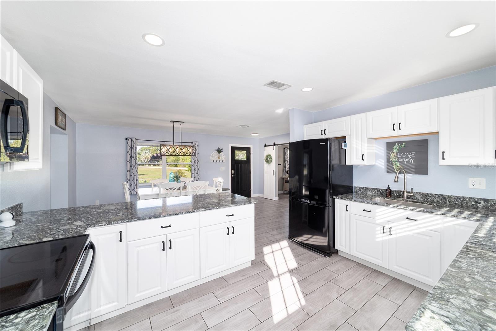 SMITH LAKE ESTATE - Residential