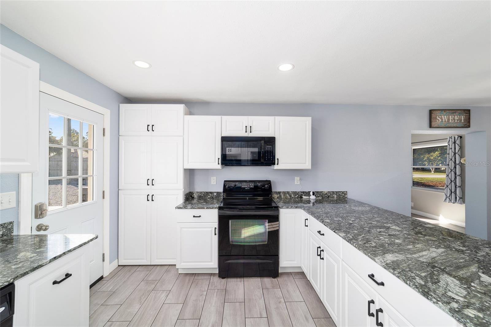 SMITH LAKE ESTATE - Residential