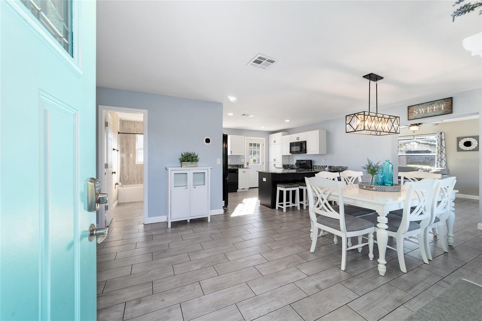 SMITH LAKE ESTATE - Residential