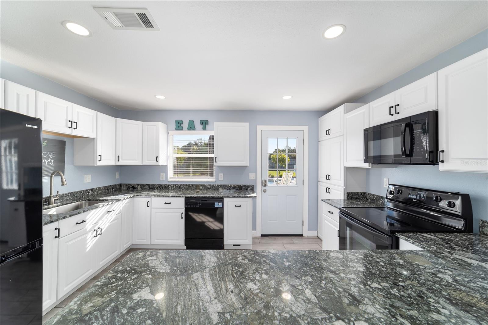 SMITH LAKE ESTATE - Residential