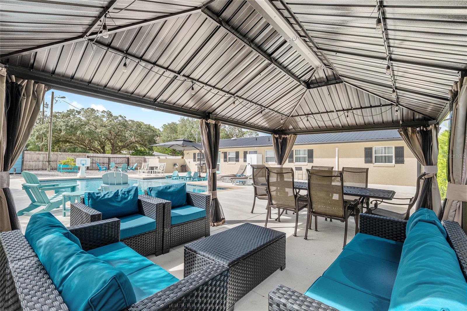 SMITH LAKE ESTATE - Residential