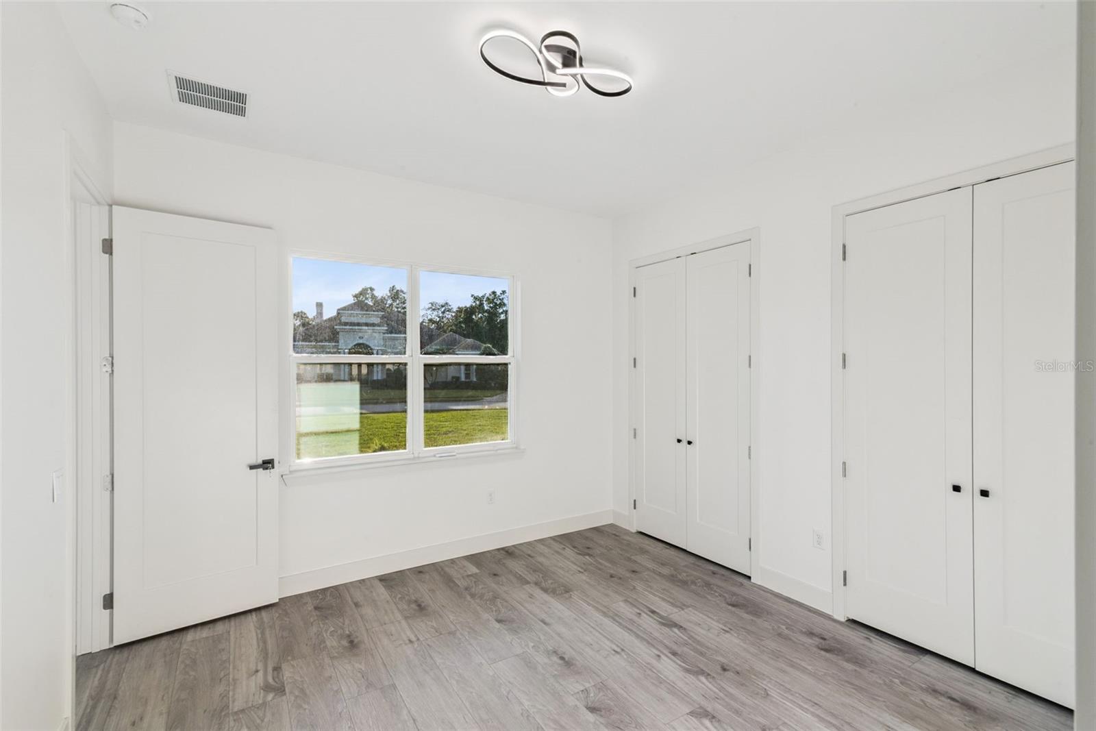 SILVER LAKE MEADOWS SUB - Residential