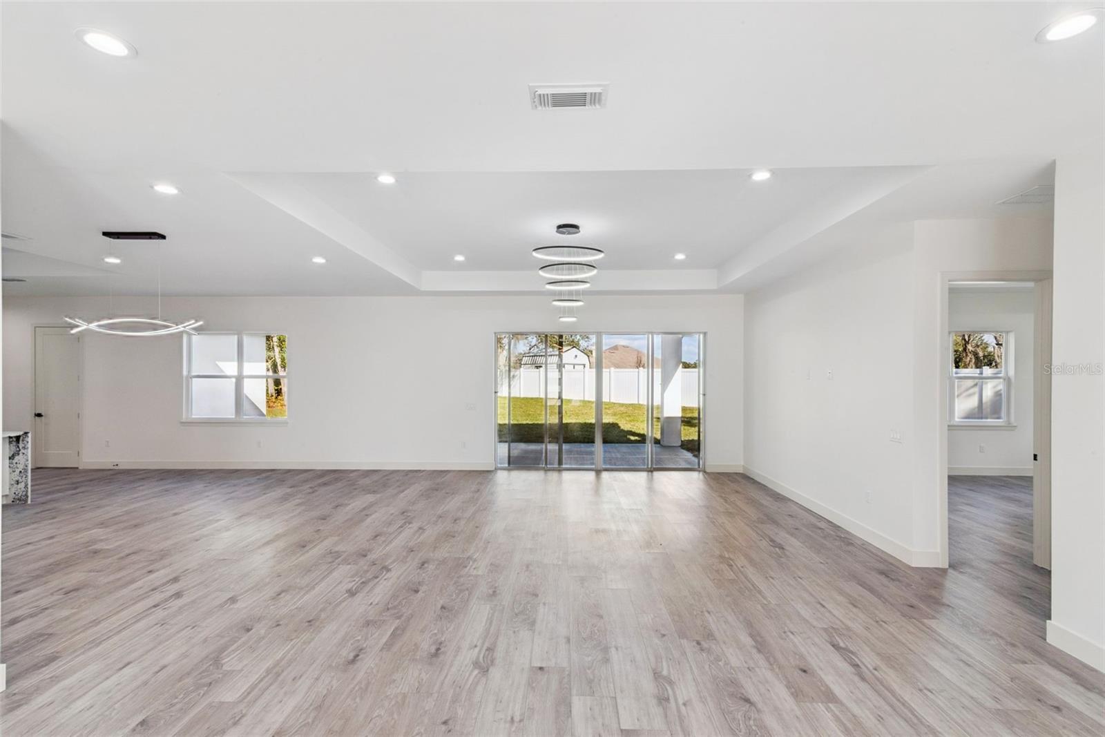 SILVER LAKE MEADOWS SUB - Residential