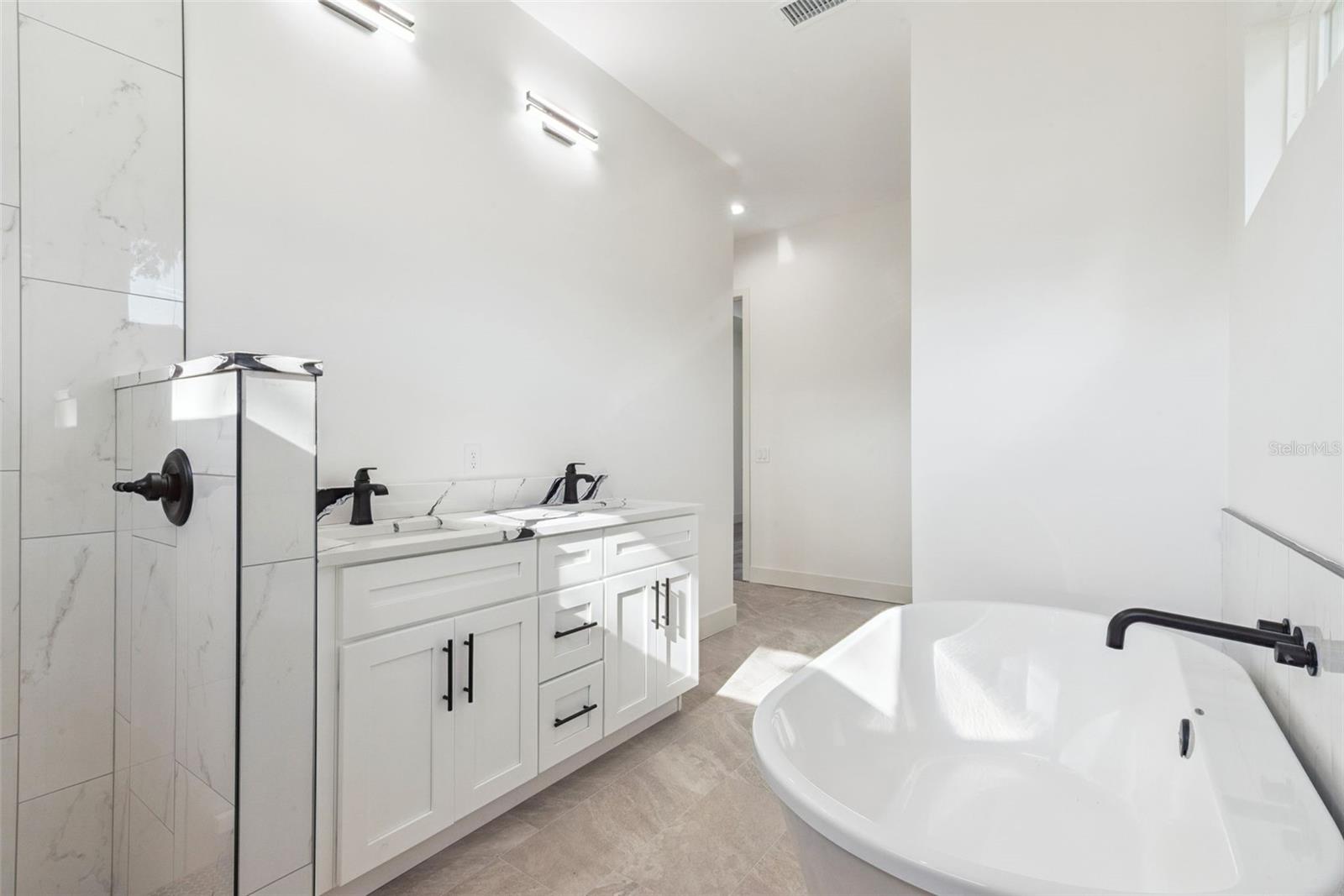 SILVER LAKE MEADOWS SUB - Residential