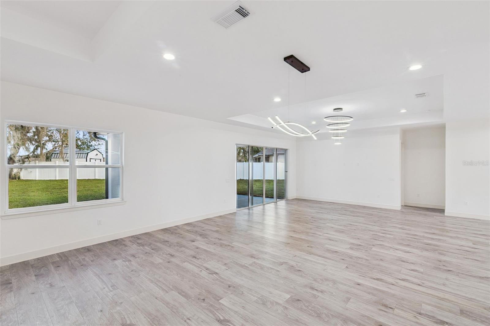 SILVER LAKE MEADOWS SUB - Residential