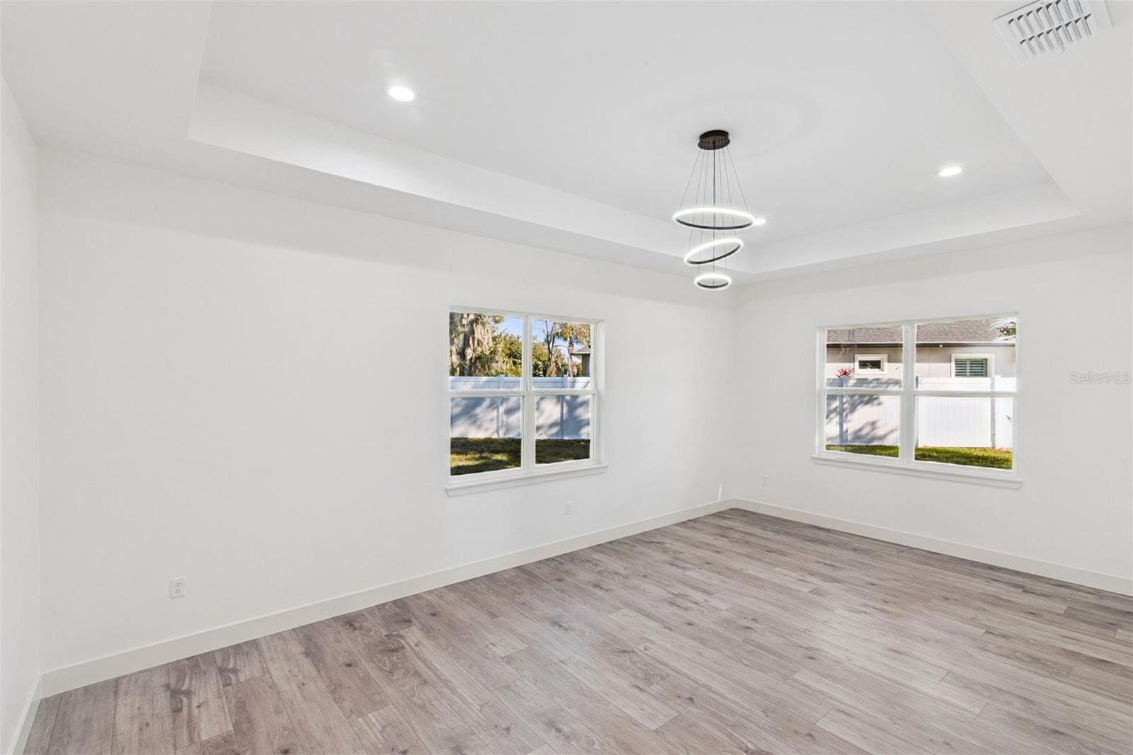 SILVER LAKE MEADOWS SUB - Residential