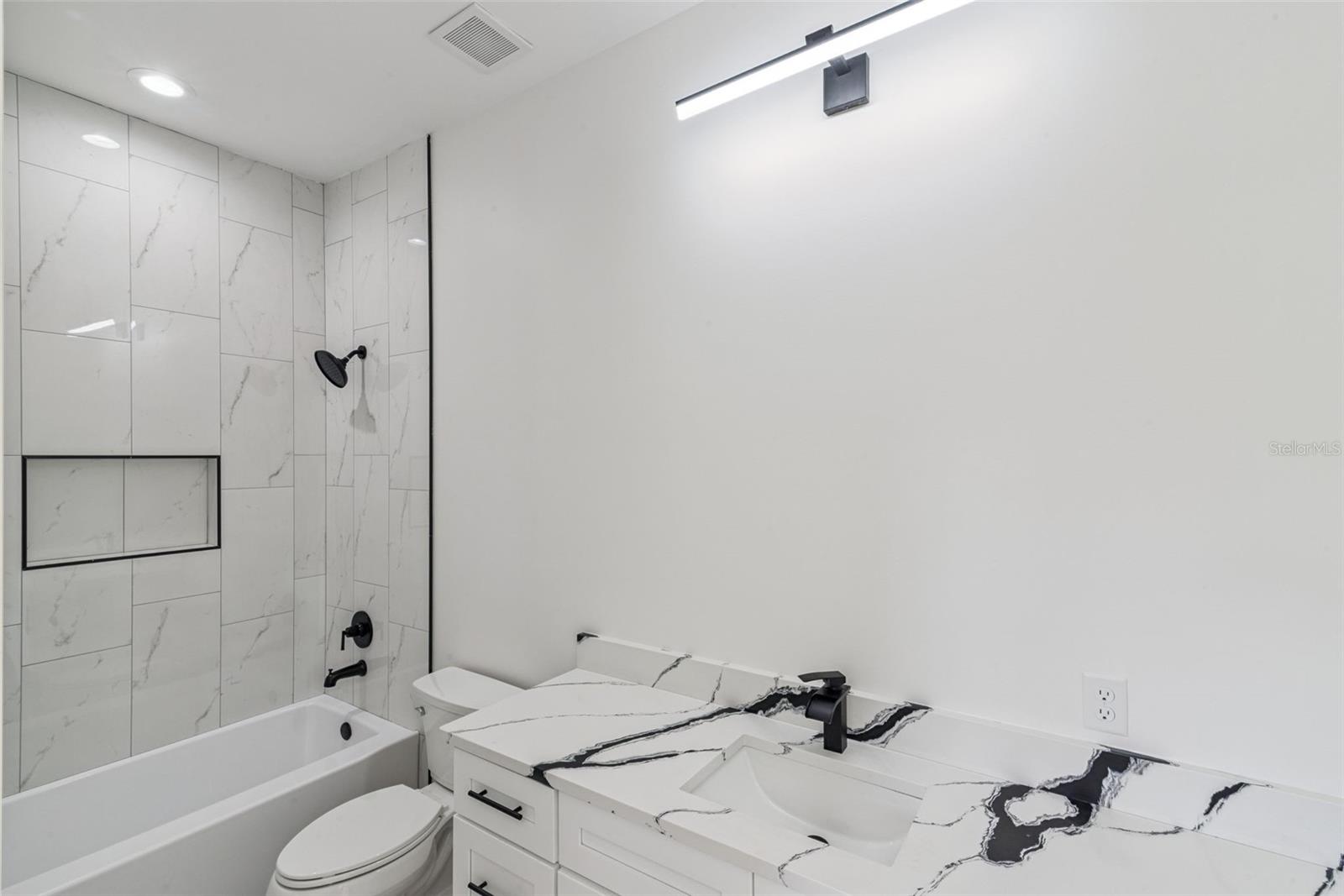 SILVER LAKE MEADOWS SUB - Residential