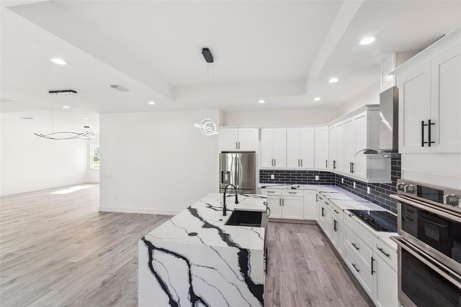 SILVER LAKE MEADOWS SUB - Residential