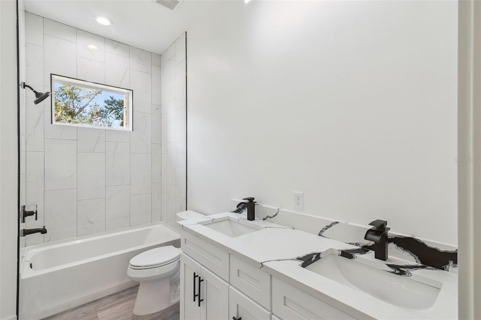 SILVER LAKE MEADOWS SUB - Residential