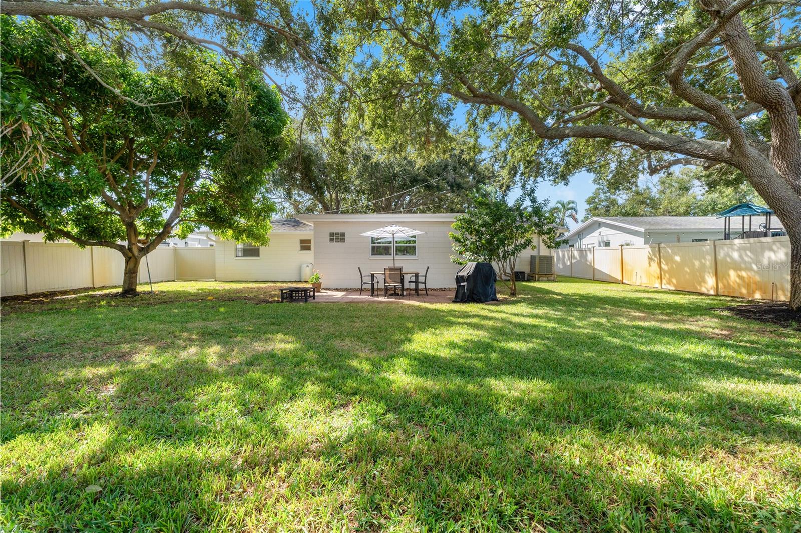 HOLIDAY PARK 4TH ADD - Residential