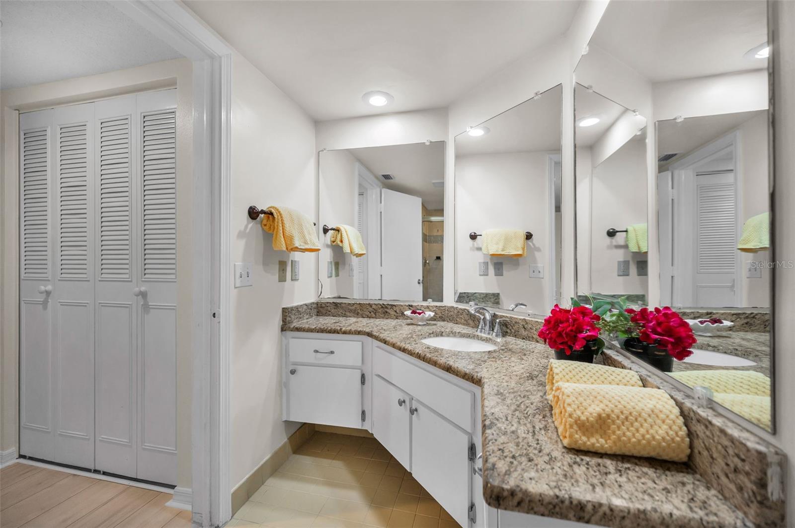 EAST BAY COUNTRY CLUB CONDO APTS - Residential