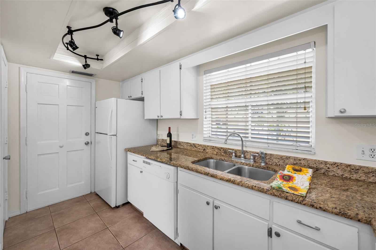 EAST BAY COUNTRY CLUB CONDO APTS - Residential