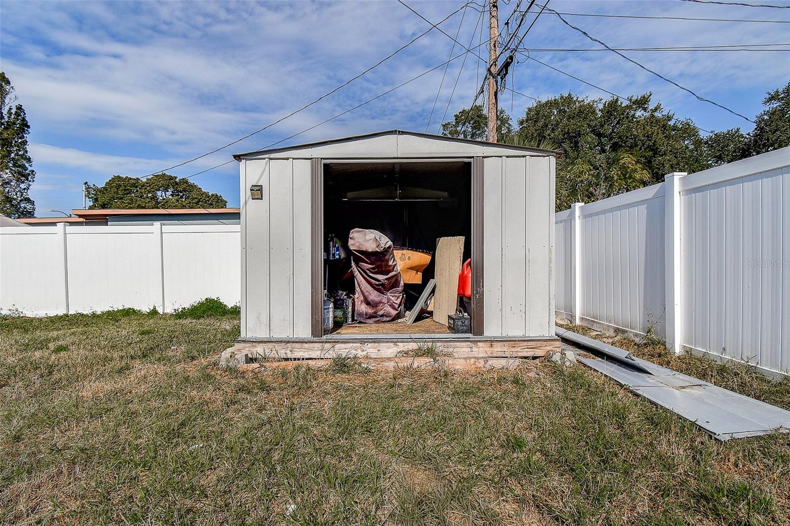 MEADOW LAWN 5TH ADD - Residential