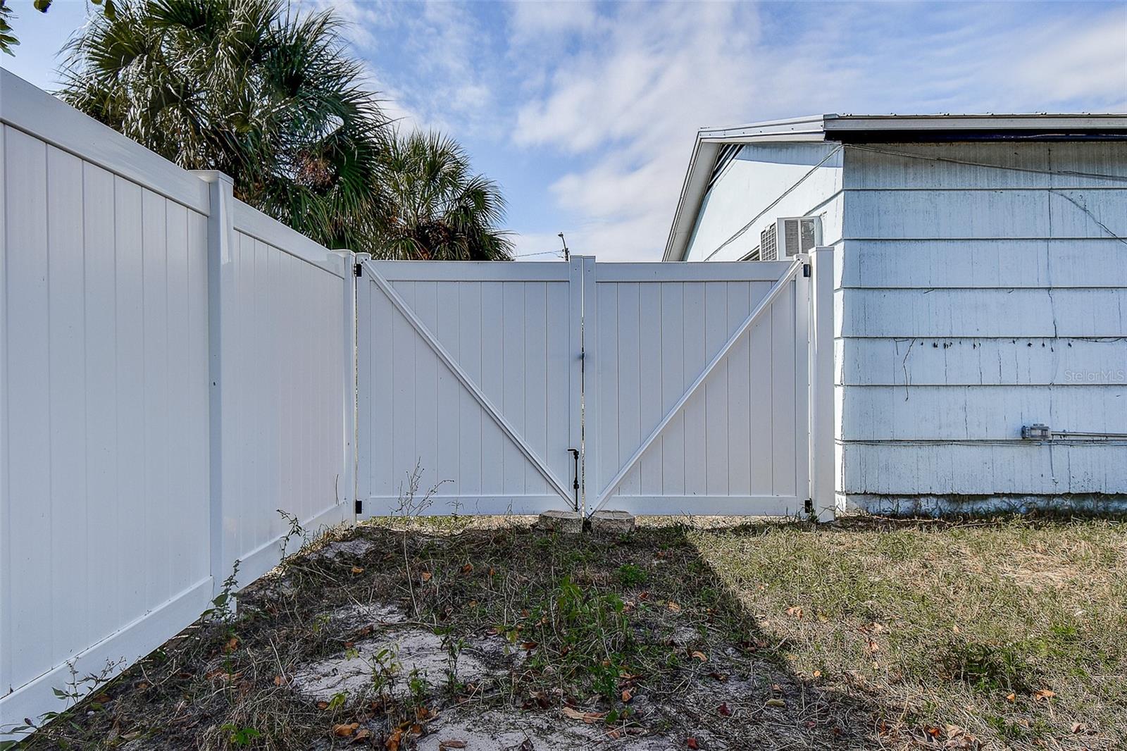 MEADOW LAWN 5TH ADD - Residential