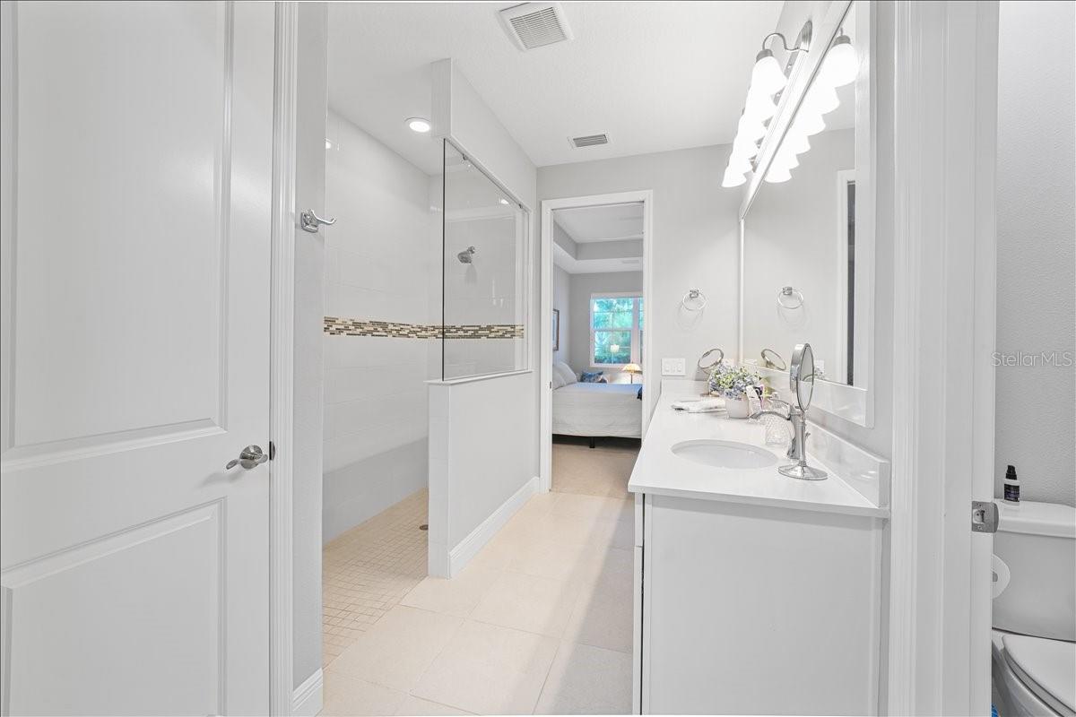 LAKEHOUSE COVE AT WATERSIDE - Residential
