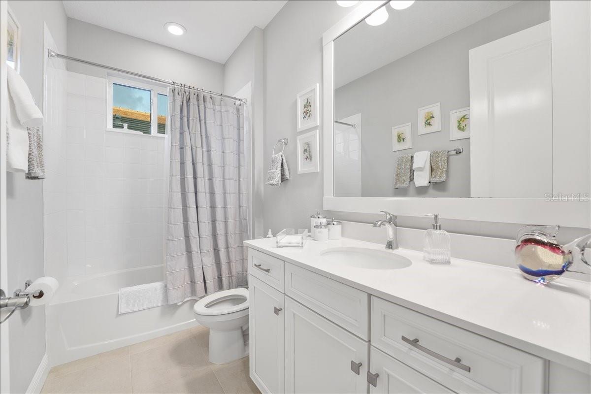 LAKEHOUSE COVE AT WATERSIDE - Residential