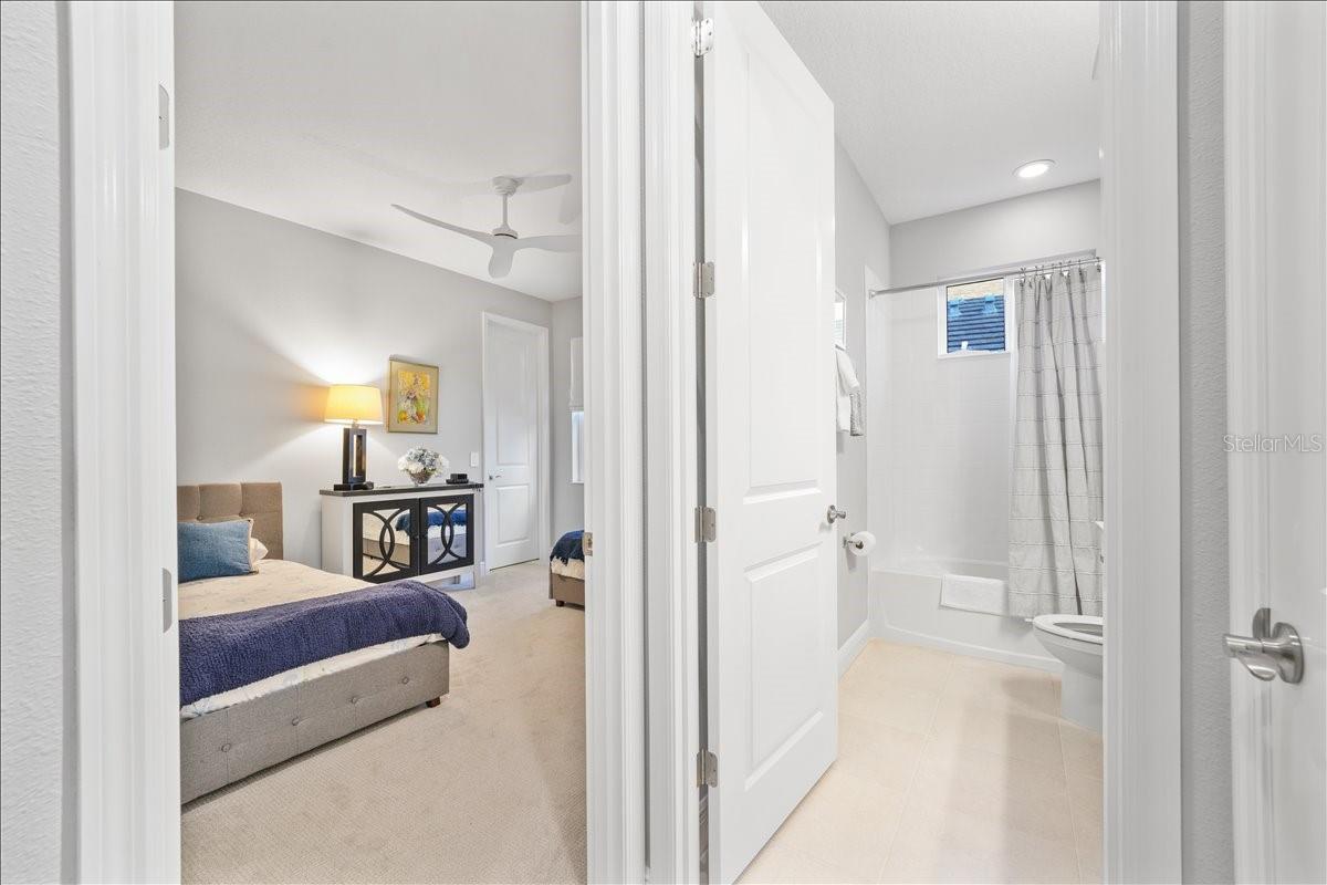 LAKEHOUSE COVE AT WATERSIDE - Residential