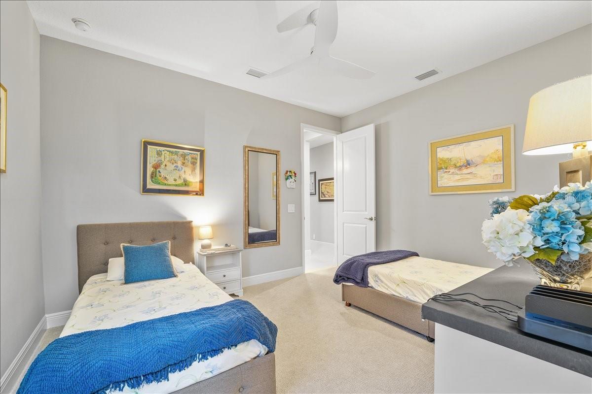 LAKEHOUSE COVE AT WATERSIDE - Residential