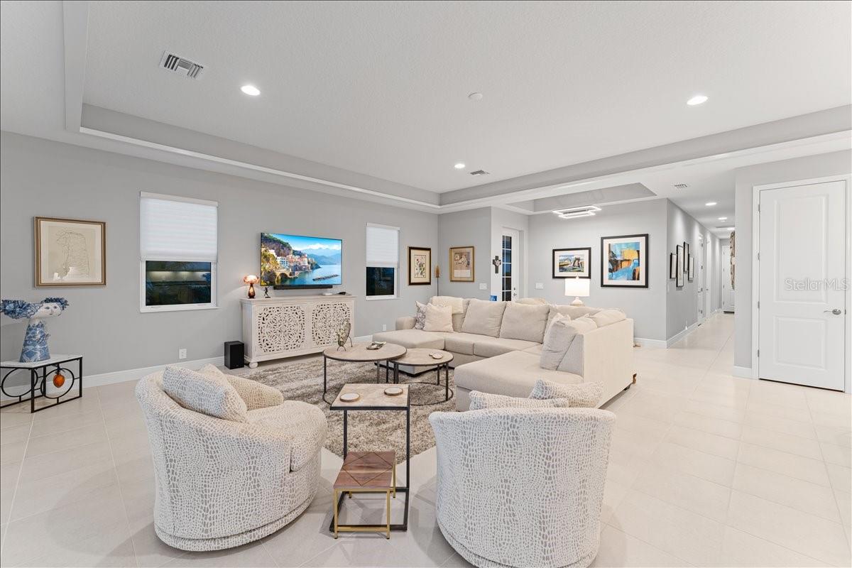 LAKEHOUSE COVE AT WATERSIDE - Residential