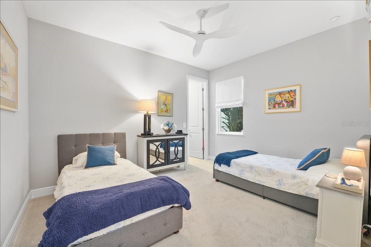 LAKEHOUSE COVE AT WATERSIDE - Residential