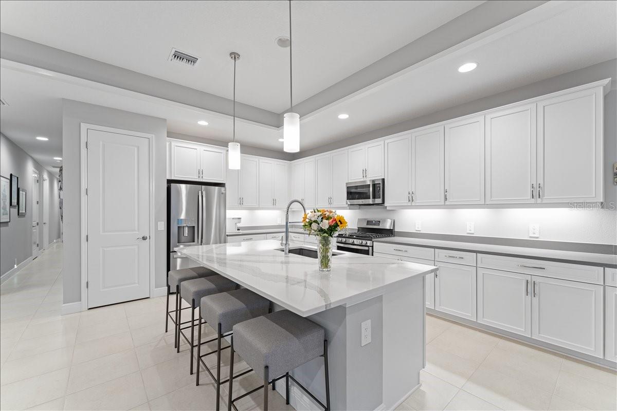 LAKEHOUSE COVE AT WATERSIDE - Residential